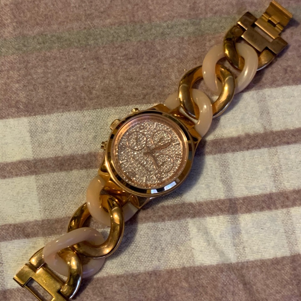 Michael Kors Rose Gold Watch - Picture 5 of 6